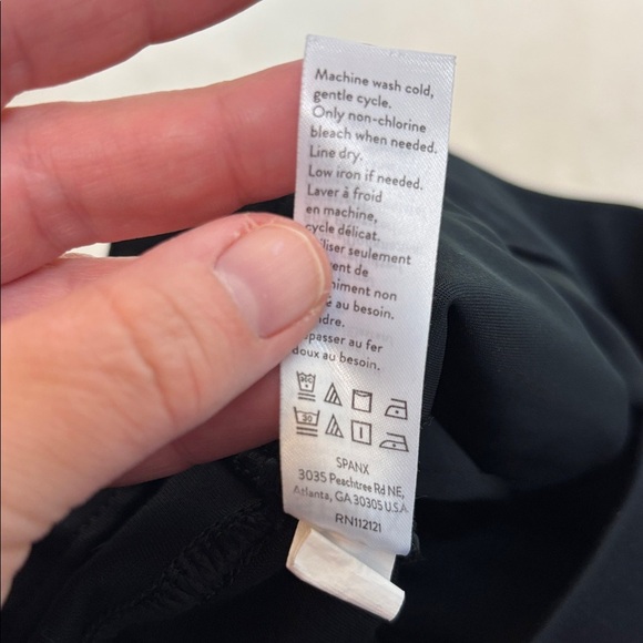 SPANX Classic Black Leggings with Faux Front Pockets - Size M - Picture 7 of 8